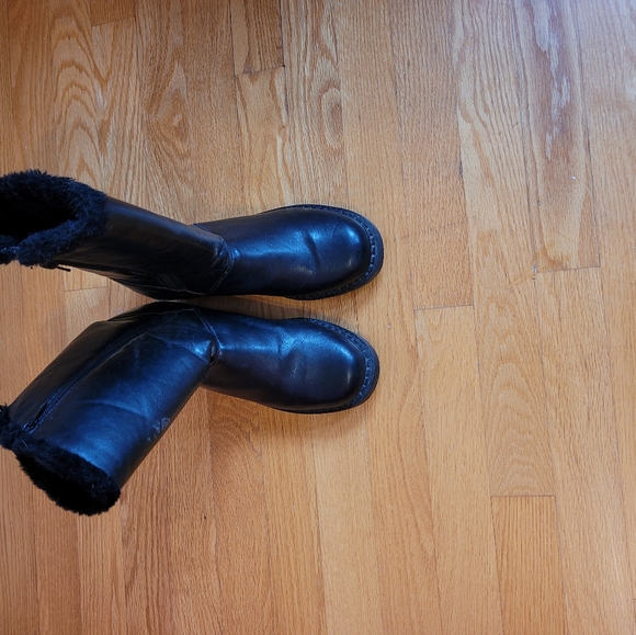 💚 Winter black faux leather fur lined, zippered boot size 7. - Picture 2 of 4